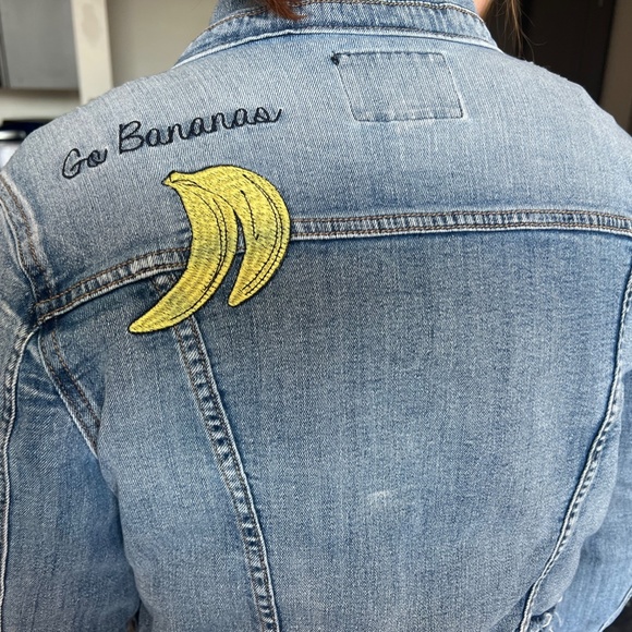 Crop jean jacket with patchwork and embroidery - Picture 2 of 8